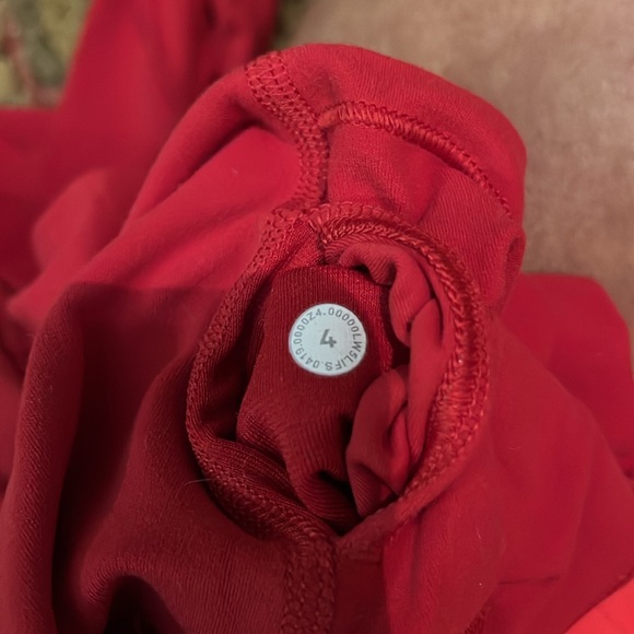 Lululemon red leggings size 4 - Picture 3 of 3